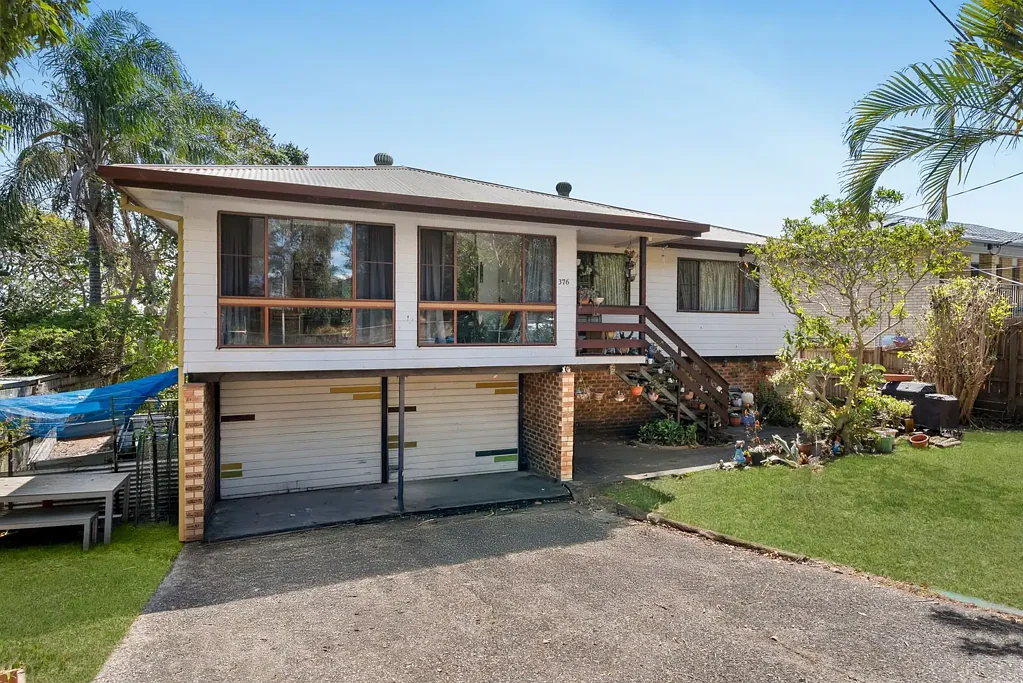 Wishart 3ਬੈੱਡਰੂਮ Charming High-Set Home with Endless Potential in Mansfield & Wishart Catchments