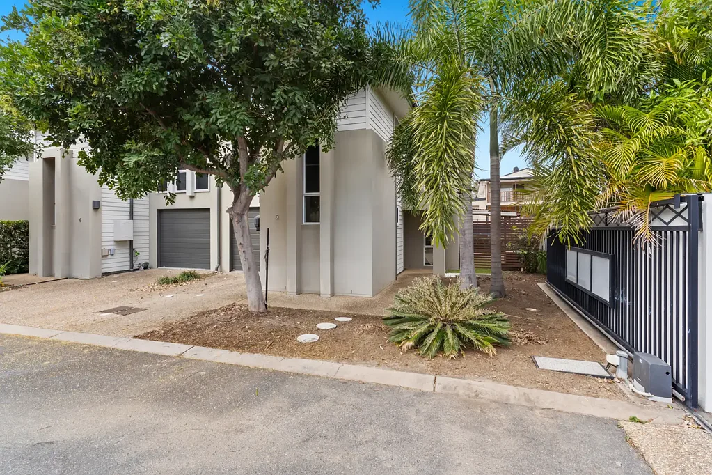 Frenchville 3 Slaapkamer Modern Townhouse Living in a Secure Gated Community