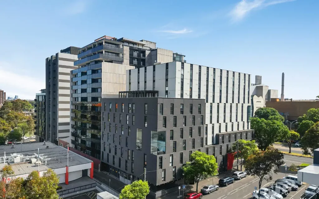 Student Living Walking Distance to Melbourne University