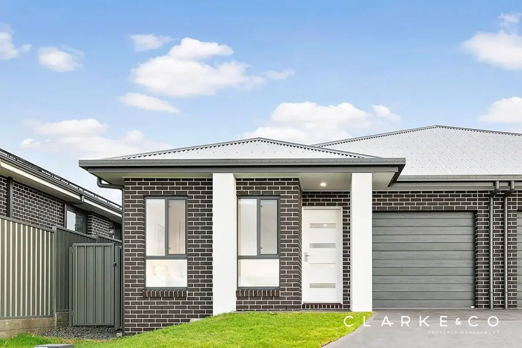 MODERN 3 BEDROOM DUPLEX IN IDEAL LOCATION!