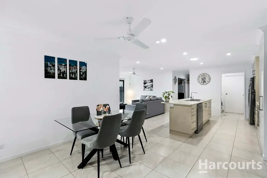 Wondunna 3 Bedroom Bring the Van or Boat & Relax in the Pool!