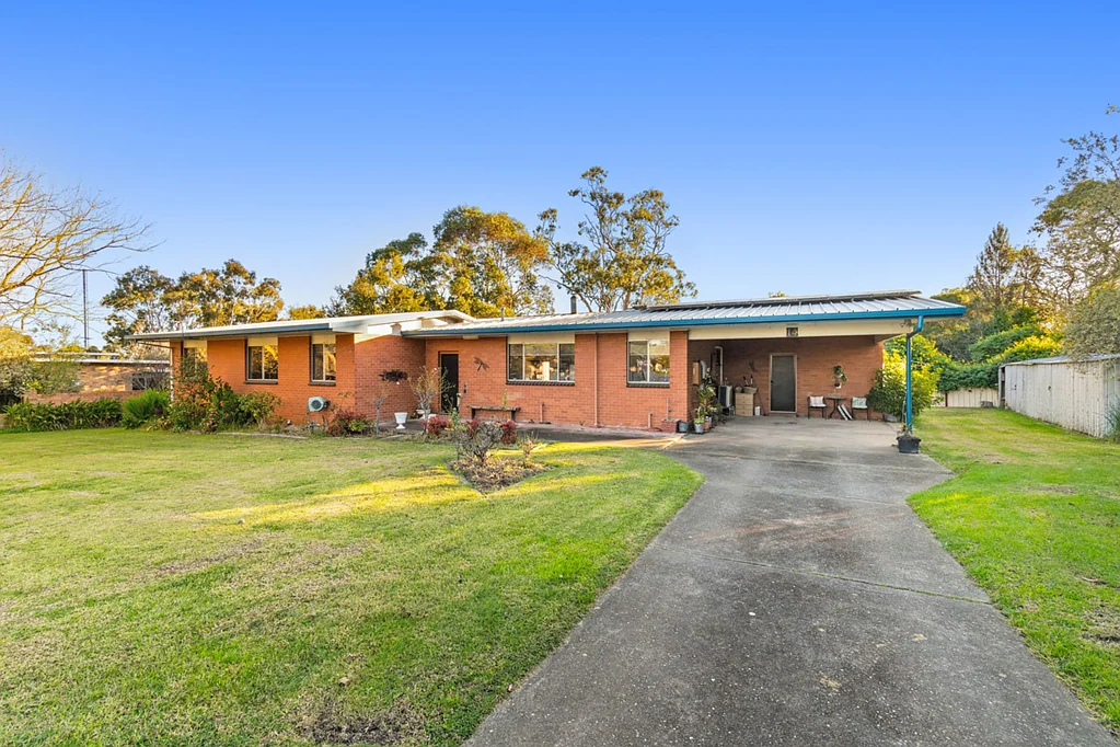 14 Davis Street, Heyfield, VIC 3858