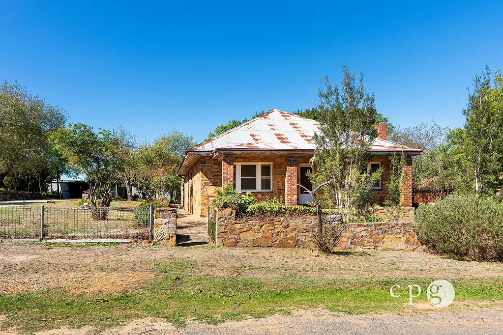Castlemaine 3 Bedroom STONE HOME ON 2 TITLES