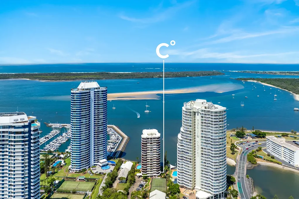 Runaway Bay 3 Bedroom Modern Broadwater Apartment - Sensational Water Views - Coastal Location