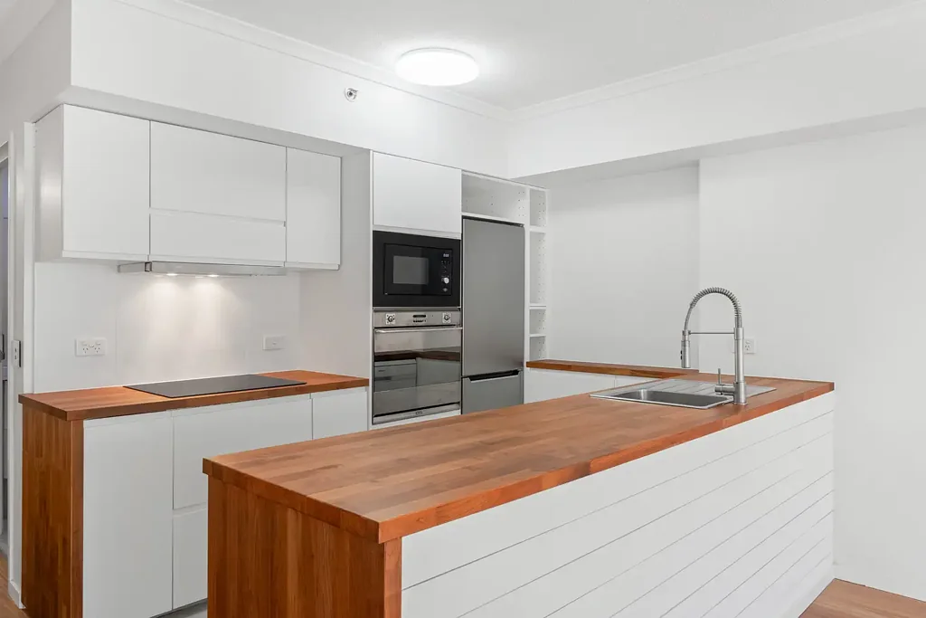 Brisbane City 2chambre Renovated 31st Floor Apartment in Prime CBD Location