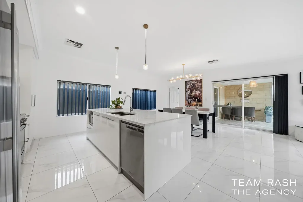 Eglinton 3ห้องนอน Luxurious, Chic and Completely Captivating