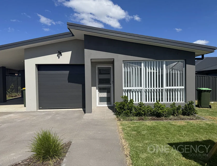 1/34 Matchless Avenue, Goulburn, South Coast, 4 Schlafzimmer, 2 Badezimmer, Apartment