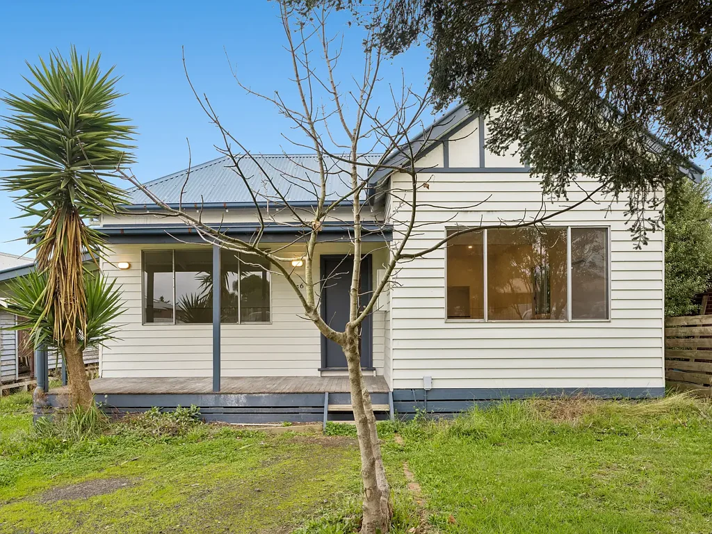 Dalyston 3房  Fully Renovated Residence with Shed