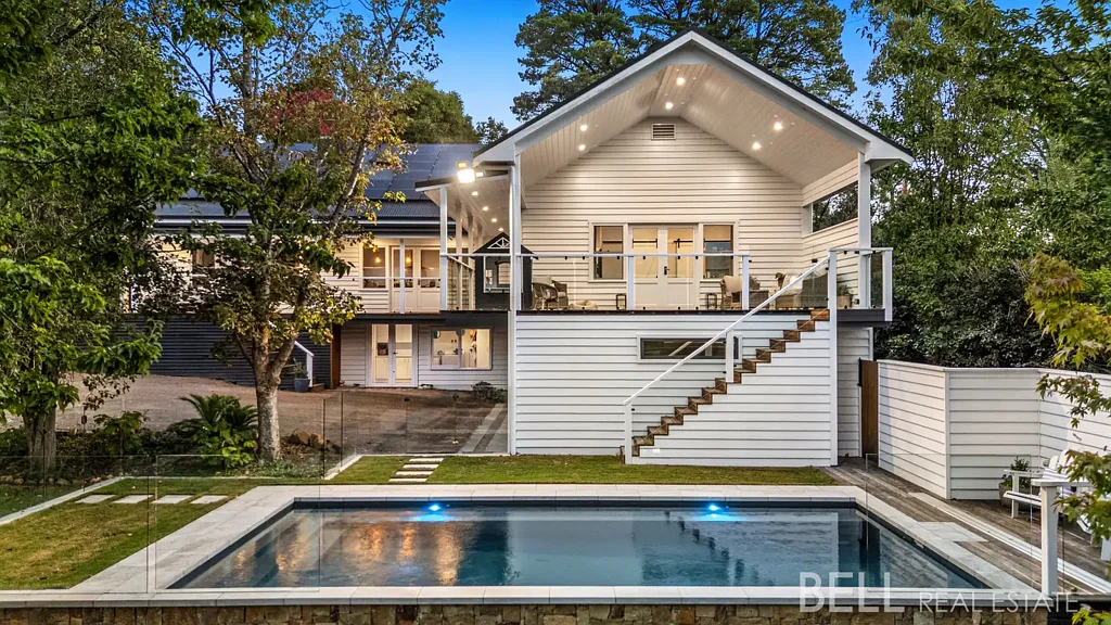 Mooroolbark 4房  精心翻新的花园庄园，占地3/4英亩，靠近比兰努克  Beautifully Renovated Garden Estate on ¾ Acre Close to Billanook