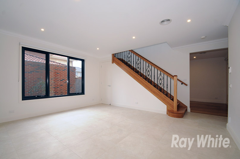 73 ORCHARD ST, GLEN WAVERLEY VIC 3150, 0 habitaciones, 0 baños, Townhouse