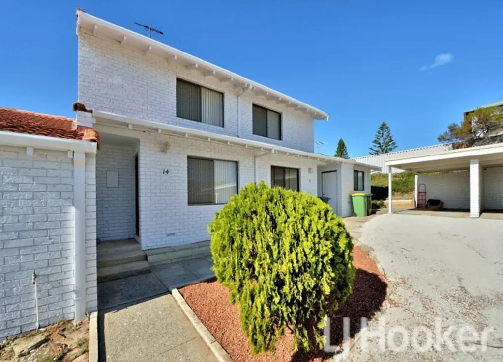 QUIET COMPLEX AT THE BEACH - DON'T MISS OUT!!!