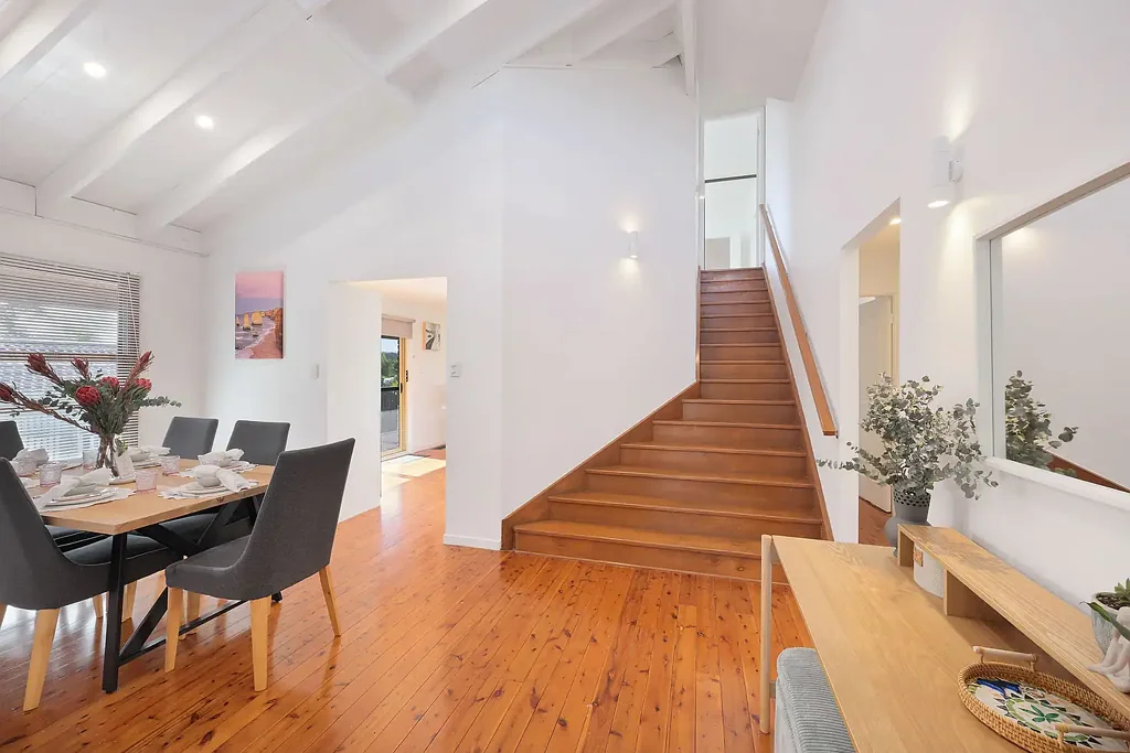 Glenning Valley 3कमरा Beautifully Renovated Family Home in Peaceful Glenning Valley Setting