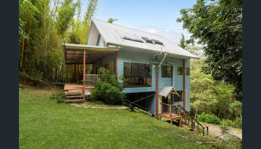 Spacious 5-Bedroom Home with Mountain Views & Entertainer's Deck
