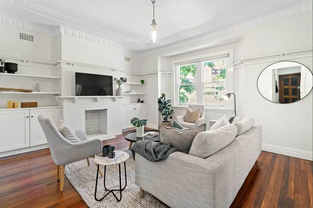 Art Deco Unit In the Heart of Double Bay!