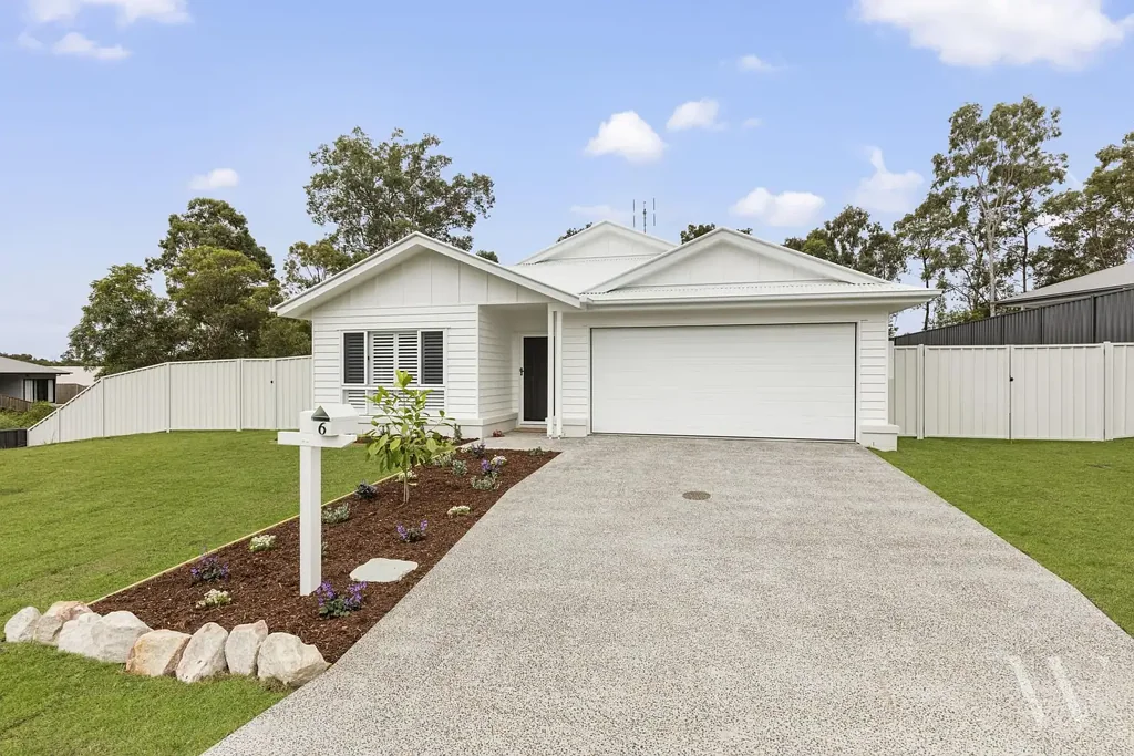 Southside 4 Bedroom NEW HAMPTONS LIFESTYLE!