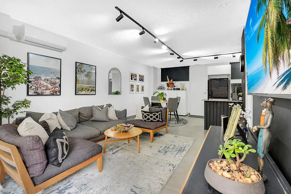 Surfers Paradise 1 Bedroom Central City Living – Renovated Apartment