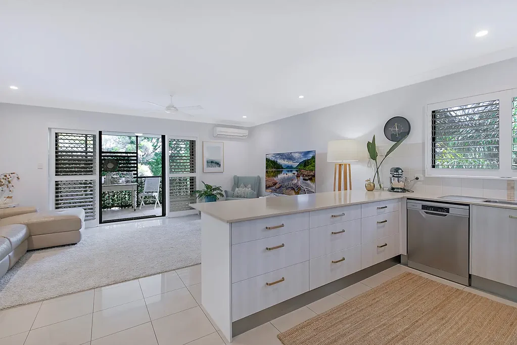 Scarborough 2 Slaapkamer Top-Floor Coastal Stunner - Lifestyle, Light & Location!