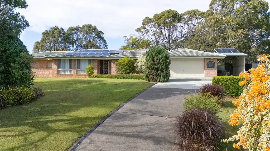 Sandy Beach 4房  Solid Family Home on Huge 4384m2 Block with Endless Potential!