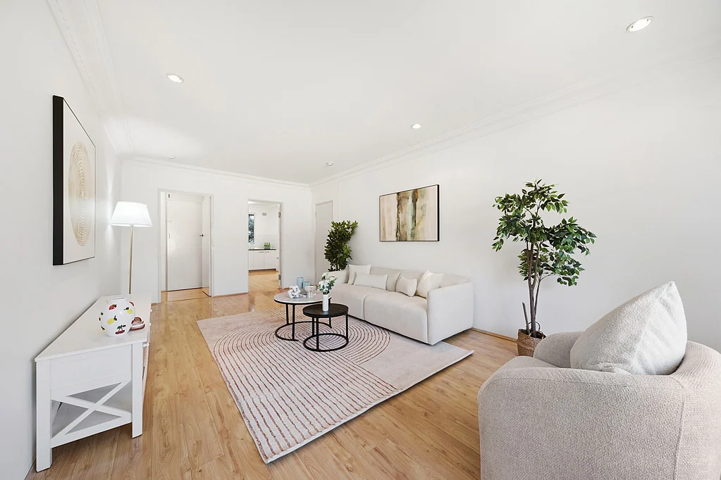 Homebush 2कमरा Refreshed Full-Brick Top-Floor Apartment with Lock-Up Garage