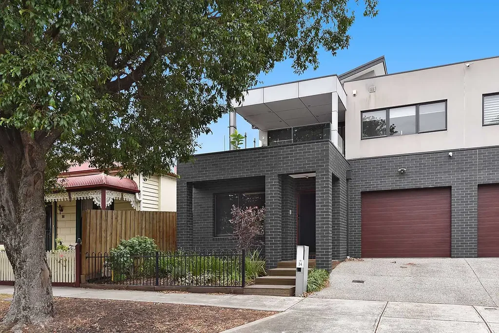 LUXURIOUS FAMILY HOME IN THE HEART OF ESSENDON