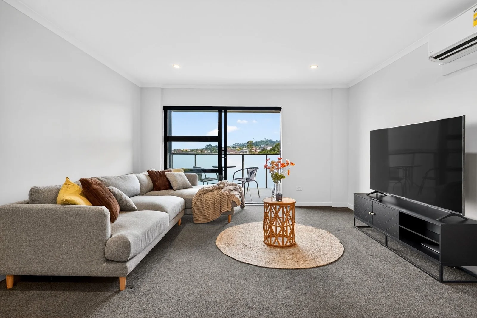 Flat Bush 1غرفة نوم Invest smart in the heart of Flat Bush