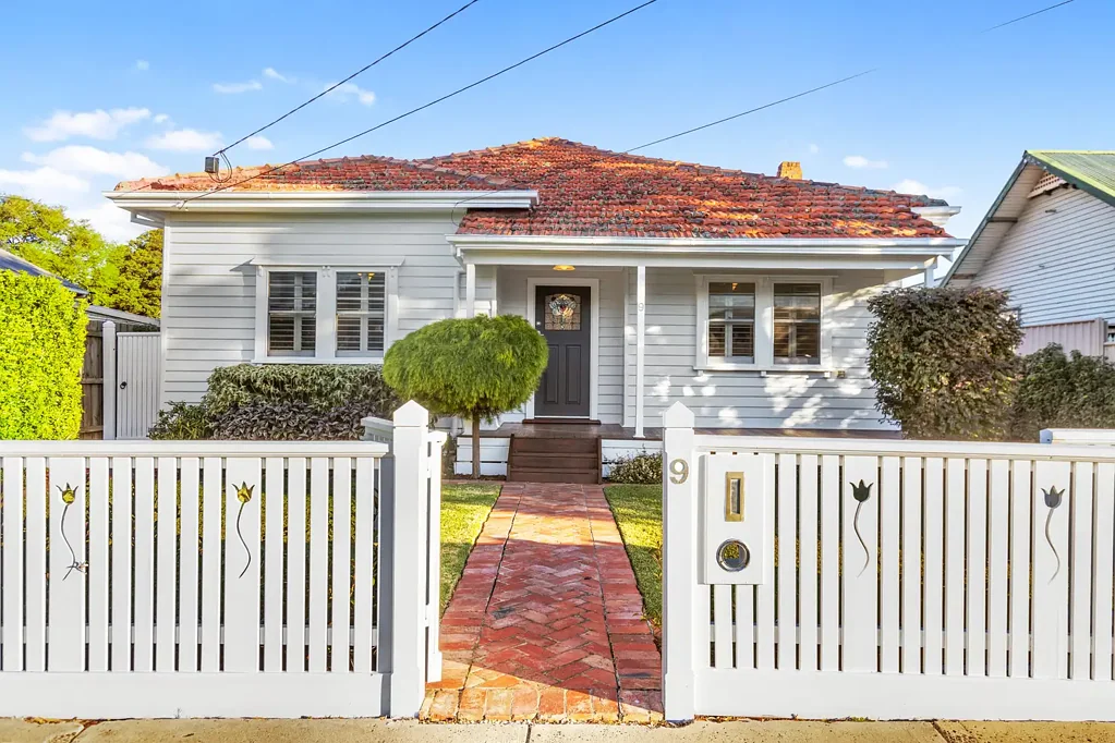 9 Farm Street, Newport, VIC 3015