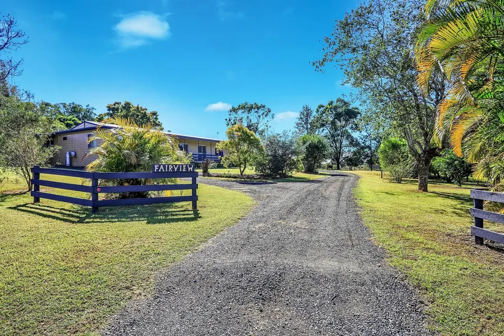 Horton 5 Slaapkamer VERSATILE ACREAGE WITH IT ALL!