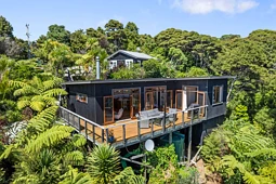 170 Piha Road, Piha
