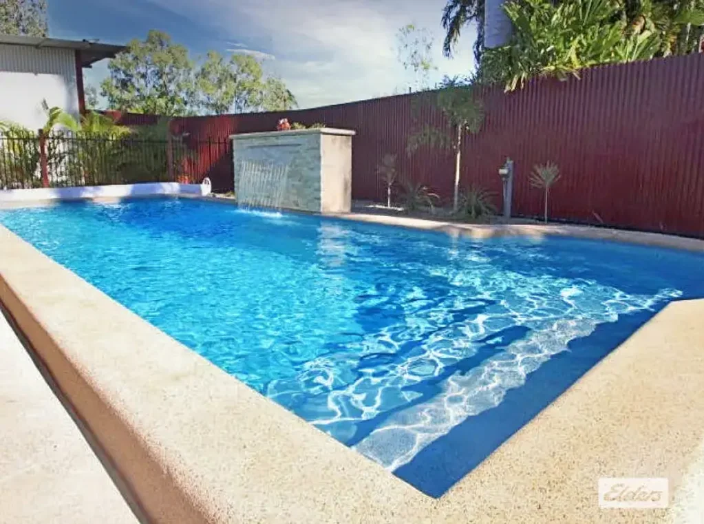 Spacious 5-Bedroom Modern Brick Home with Pool & Entertainment Area – Just 5 Minutes from Town
