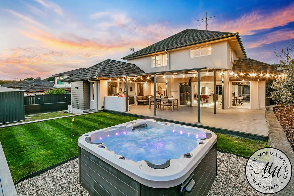 Flat Bush 5房  LUXURY FAMILY LIVING, OVERSEAS MOVE DEMANDS SALE