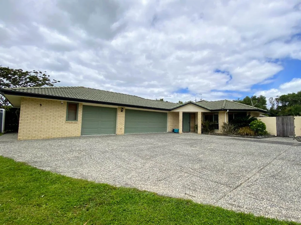 Private Rural Escape with Pool & Space in Pokeno