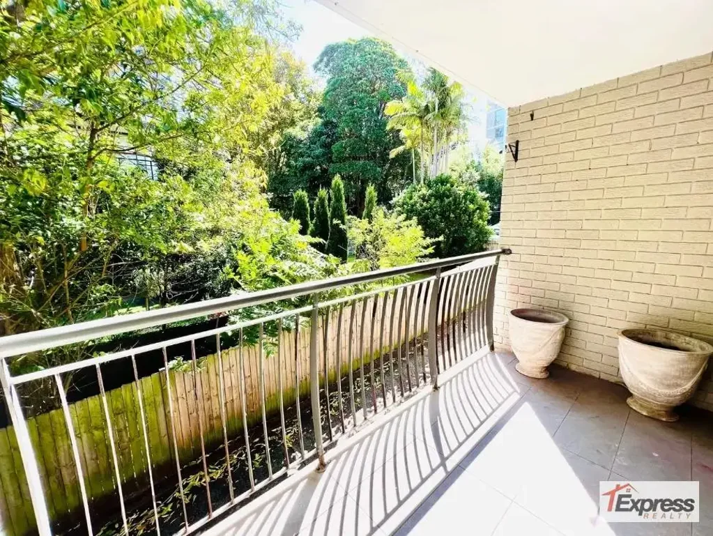 Spacious modern two-bedroom apartment with lock up garage