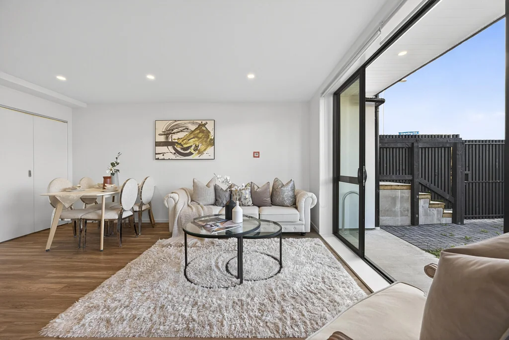 Flat Bush 2 Slaapkamer PRICED TO SELL - Prime Location