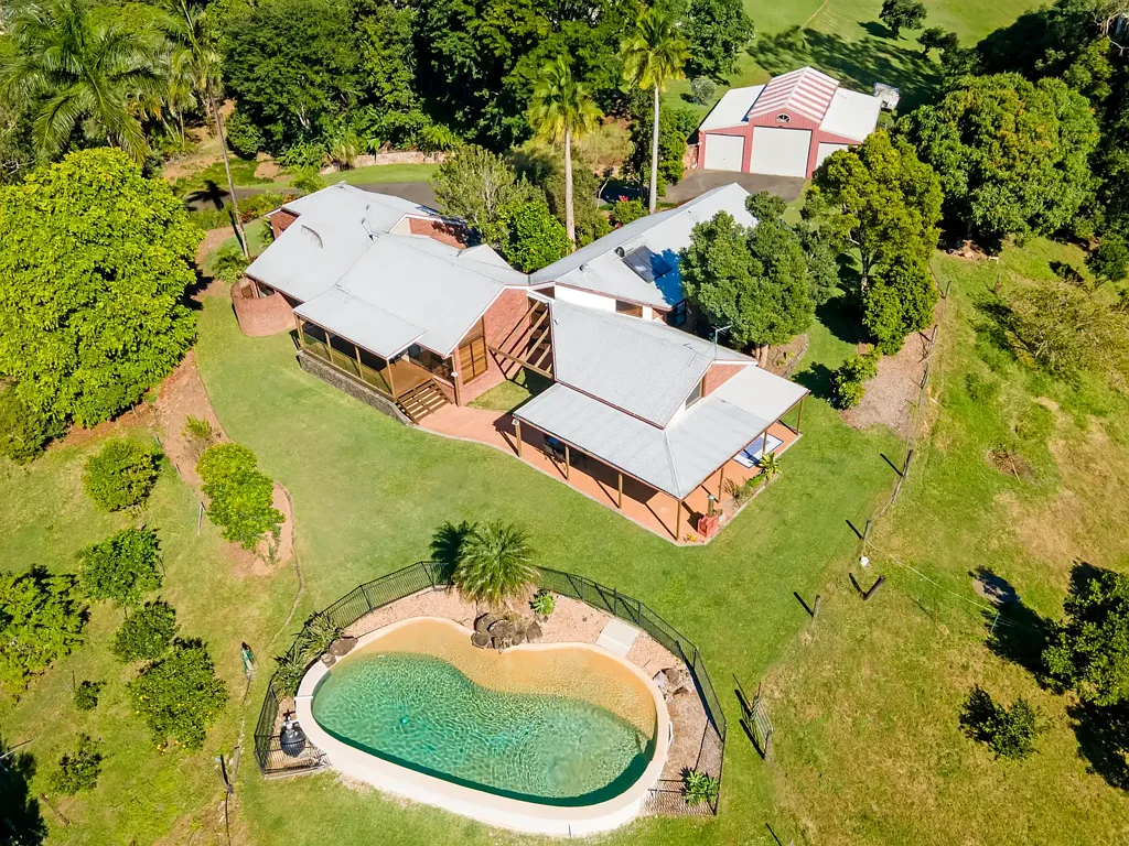 Woombye 6Phòng ngủ 2 IMPRESSIVE HOMES ON TRANQUIL ACREAGE RETREAT