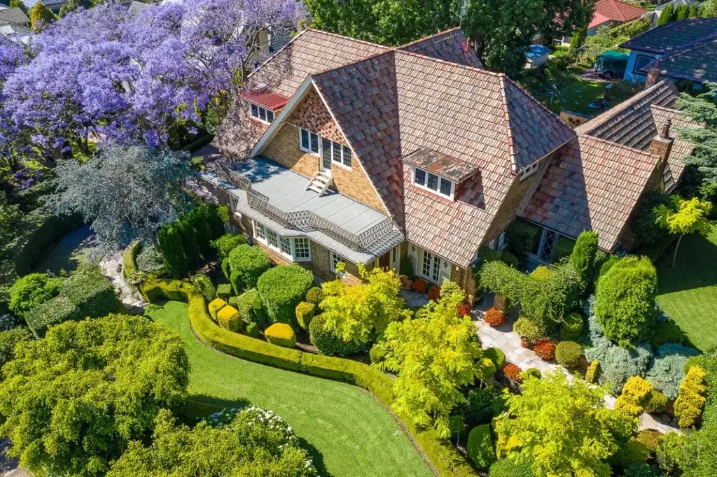 New Lambton 4 Bedroom Sensational Landmark Residence In Sought-After Setting