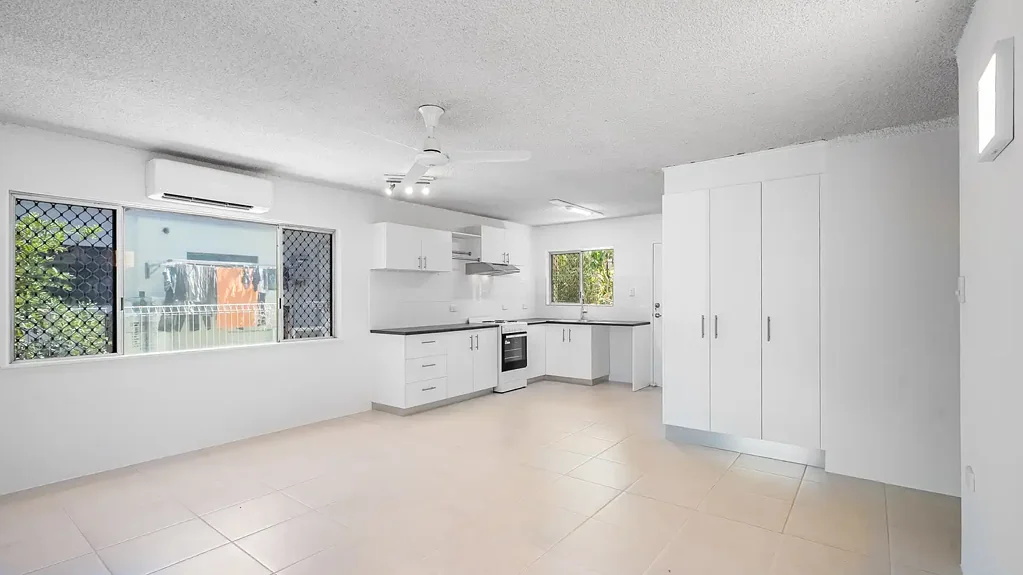 Holloways Beach 2બેડરૂમ RENOVATED UNIT WITH A SHED - WALKING DISTANCE TO BEACH