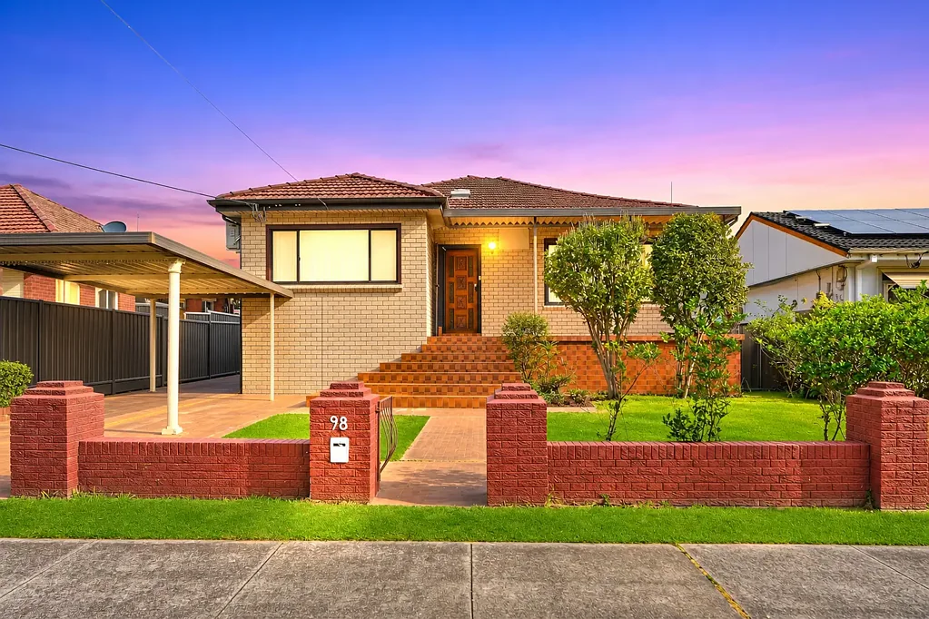 Fairfield East 6બેડરૂમ High-Side Park Outlook | Main Residence & Separate Two-Bedroom Retreat