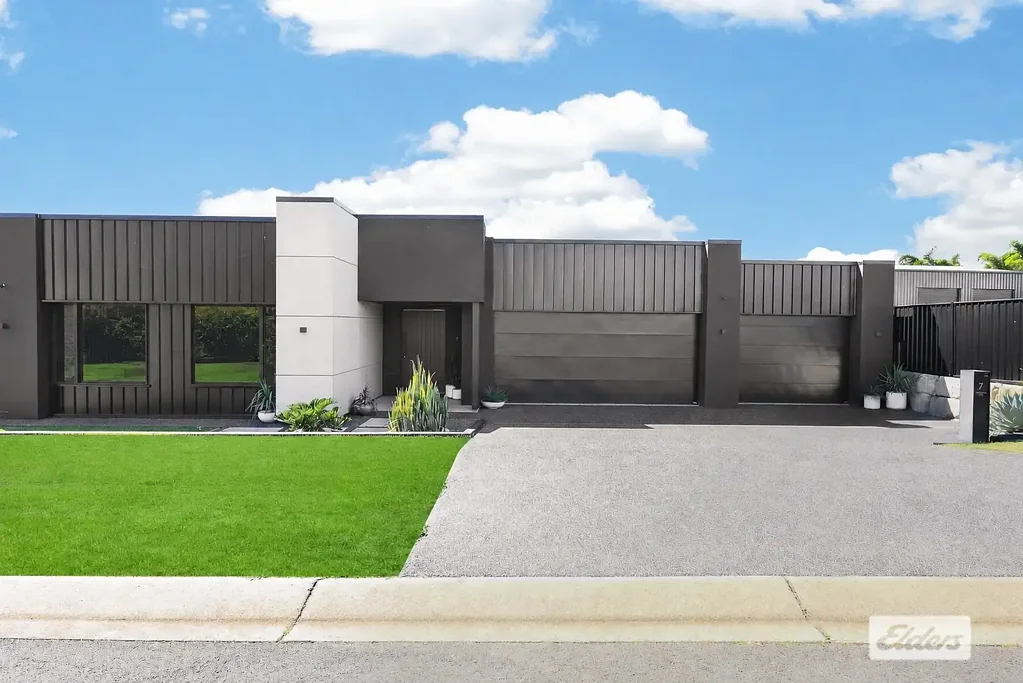 Lammermoor 3 Bedroom Lammermoor's Most Distinctive Coastal Residence