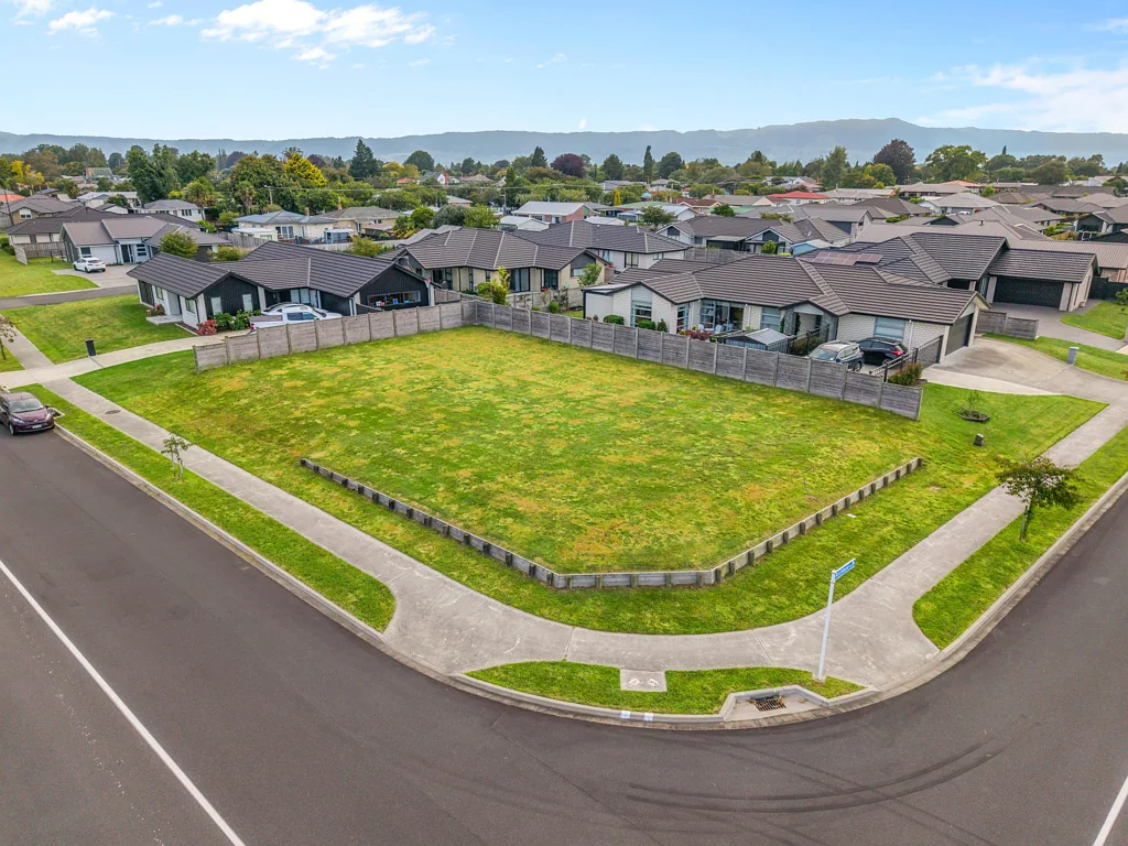 Matamata Family sized, sunny elevated section