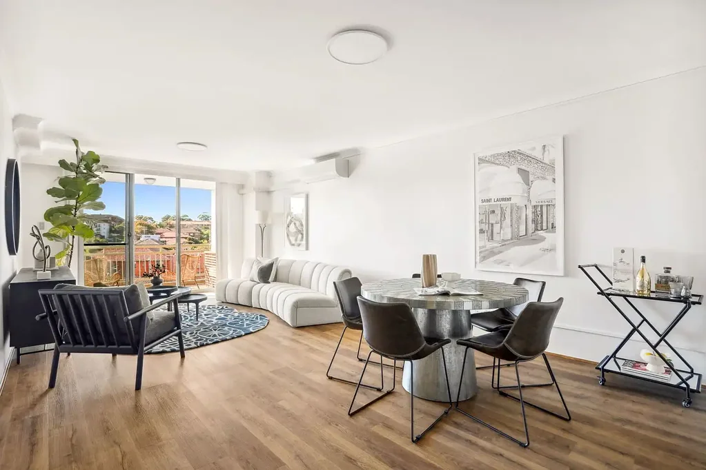 View-Swept Apartment with District Panorama & Leisure Facilities