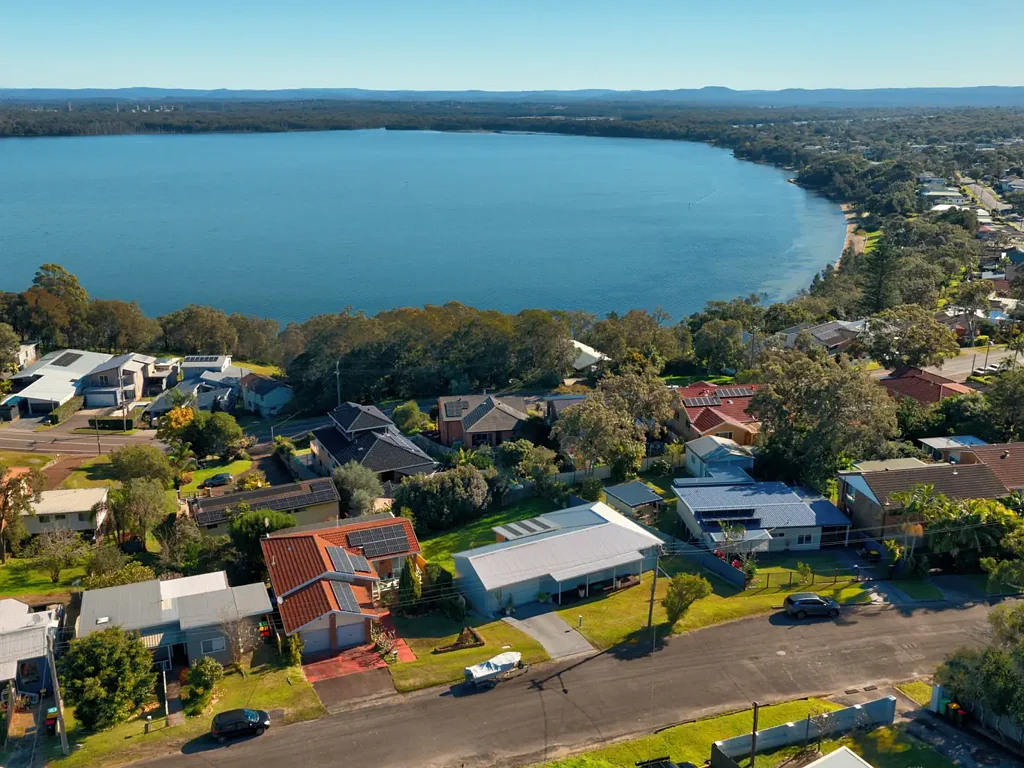 Lake Munmorah 3Phòng ngủ Some of the Best Water Views Available!