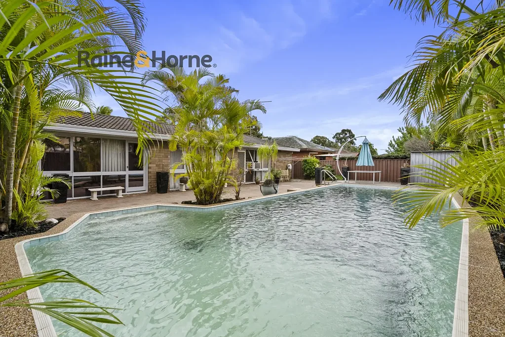 Moorebank 4Kwarto R3 Zoned | 669m² Block | Spacious Family Home