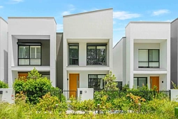 地址保密, Denham Court