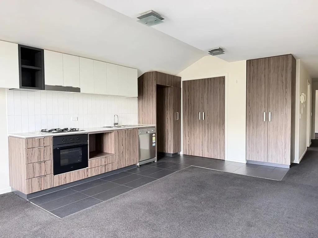 Good Sized Living in Excellent Location