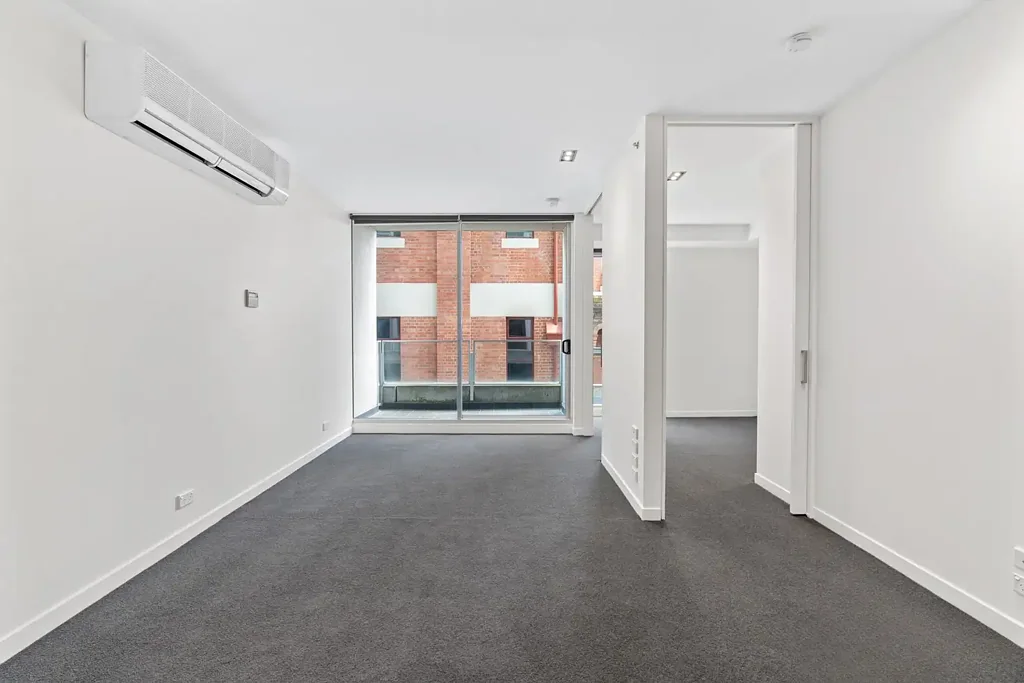 Modern Sophistication and Prime Location: Contemporary East Melbourne Apartment in the Prestigious Tribeca Complex