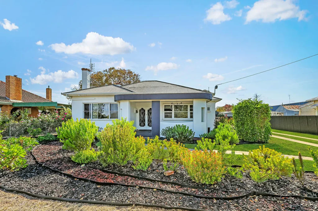 Mortlake 3Moenga Art Deco Elegance