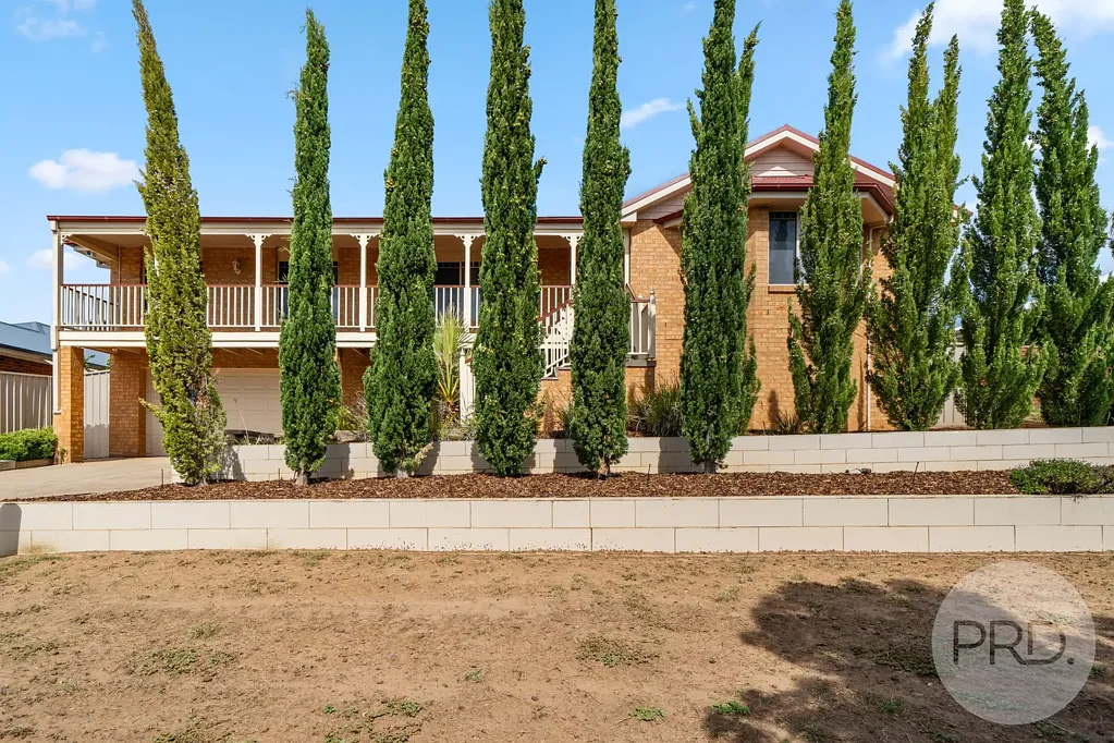 17 Kaloona Drive, Bourkelands, NSW 2650