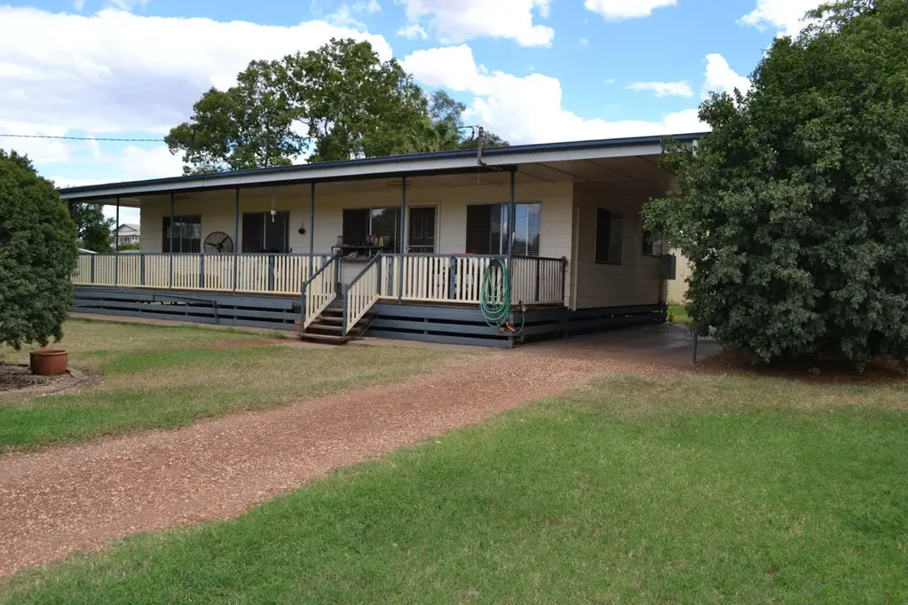 St George 3房  INVITING HOME AND ATTRACTIVE INVESTMENT