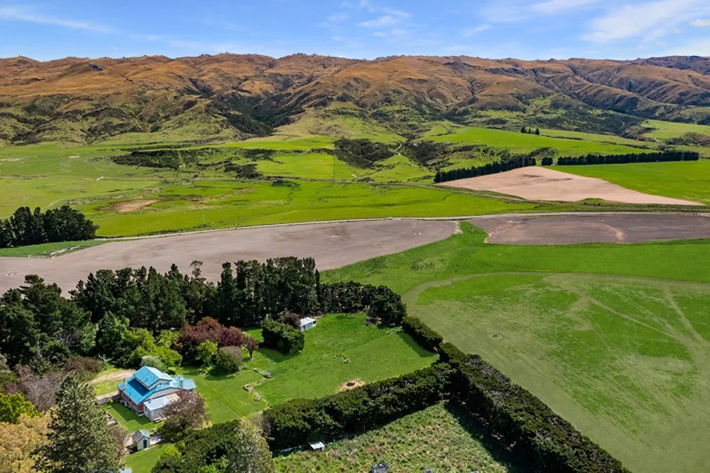 Hyde Taieri Lake Station - large-scale farming