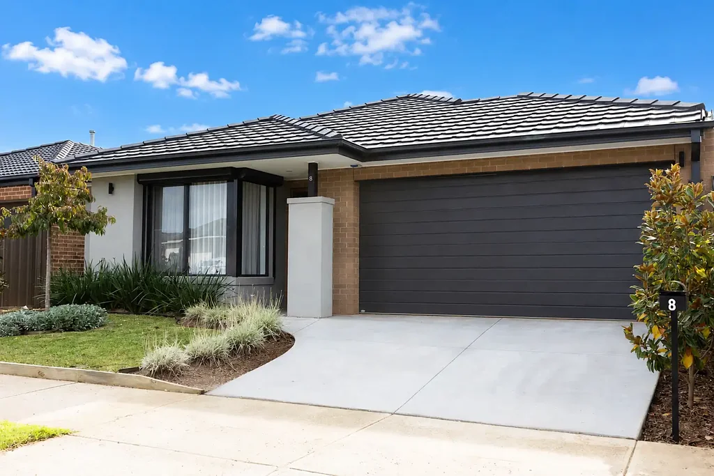 Modern Family Home in Melton South
